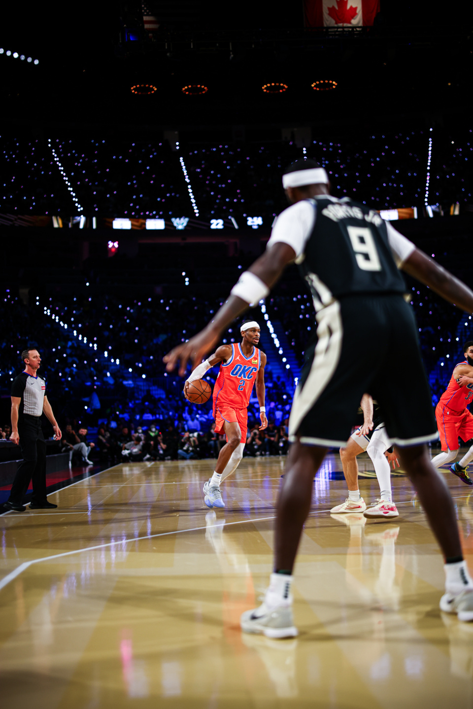 雄鹿翻盘公牛，伦纳德点燃赛场