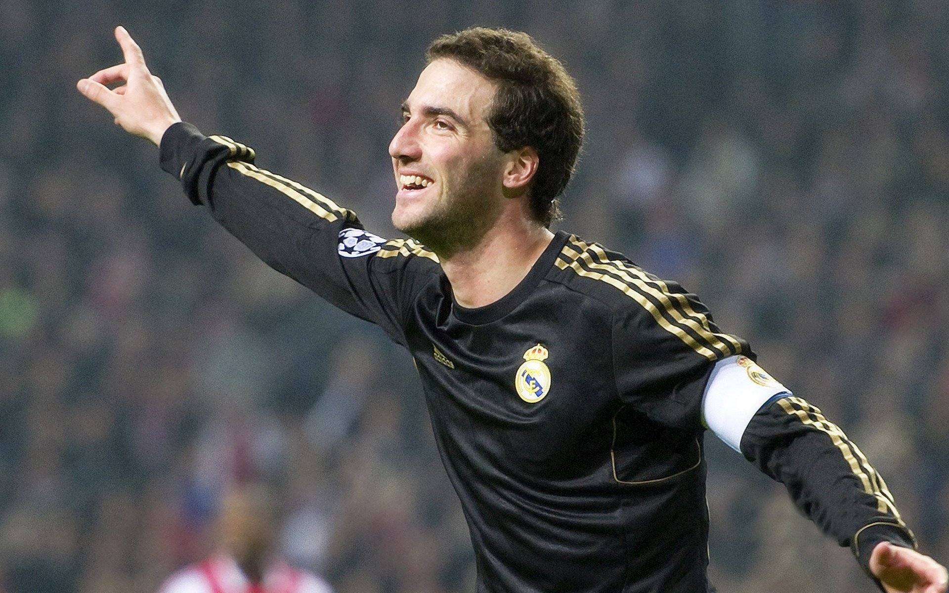 美加墨世界杯焦点战，阿森纳血拼喀麦隆，北伦敦的枪声在北美雨林回响