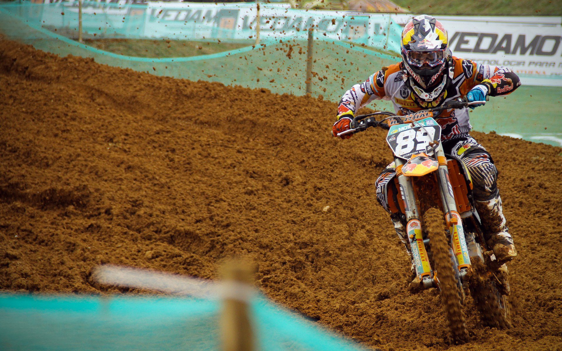 姆巴佩统治全场！英格兰硬仗取胜莱比锡红牛，新时代王权在绿茵场加冕